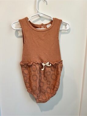 Grayson Collective Brown Ribbed & Muslin Bubble Romper | 18 Months